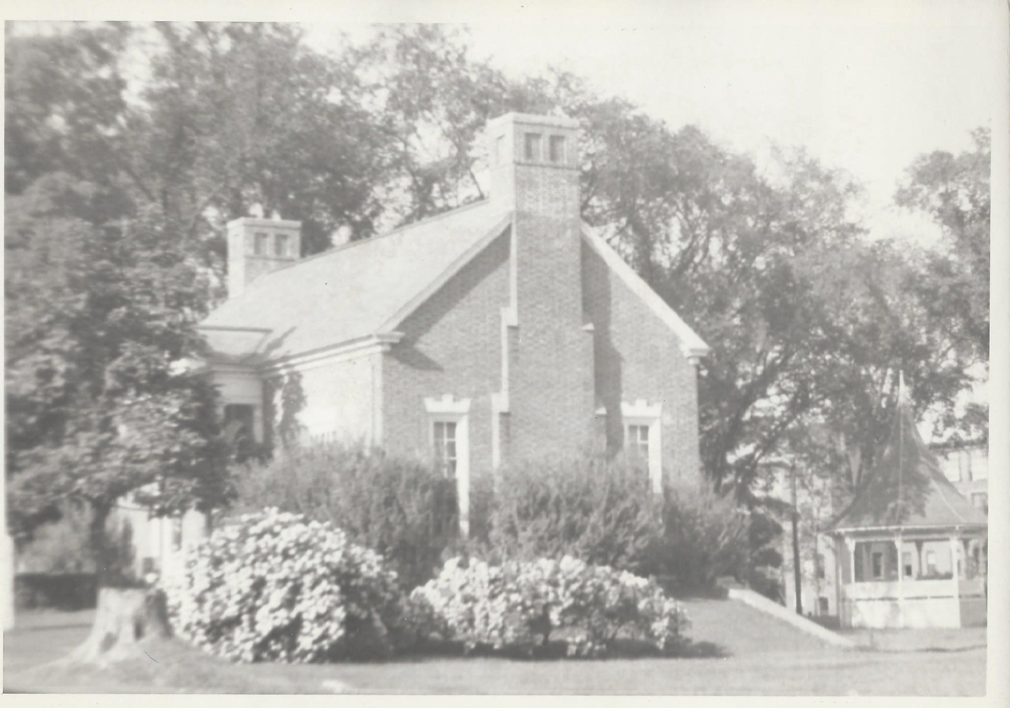 A photo of the exterior of the Belmont Library from the 1940s